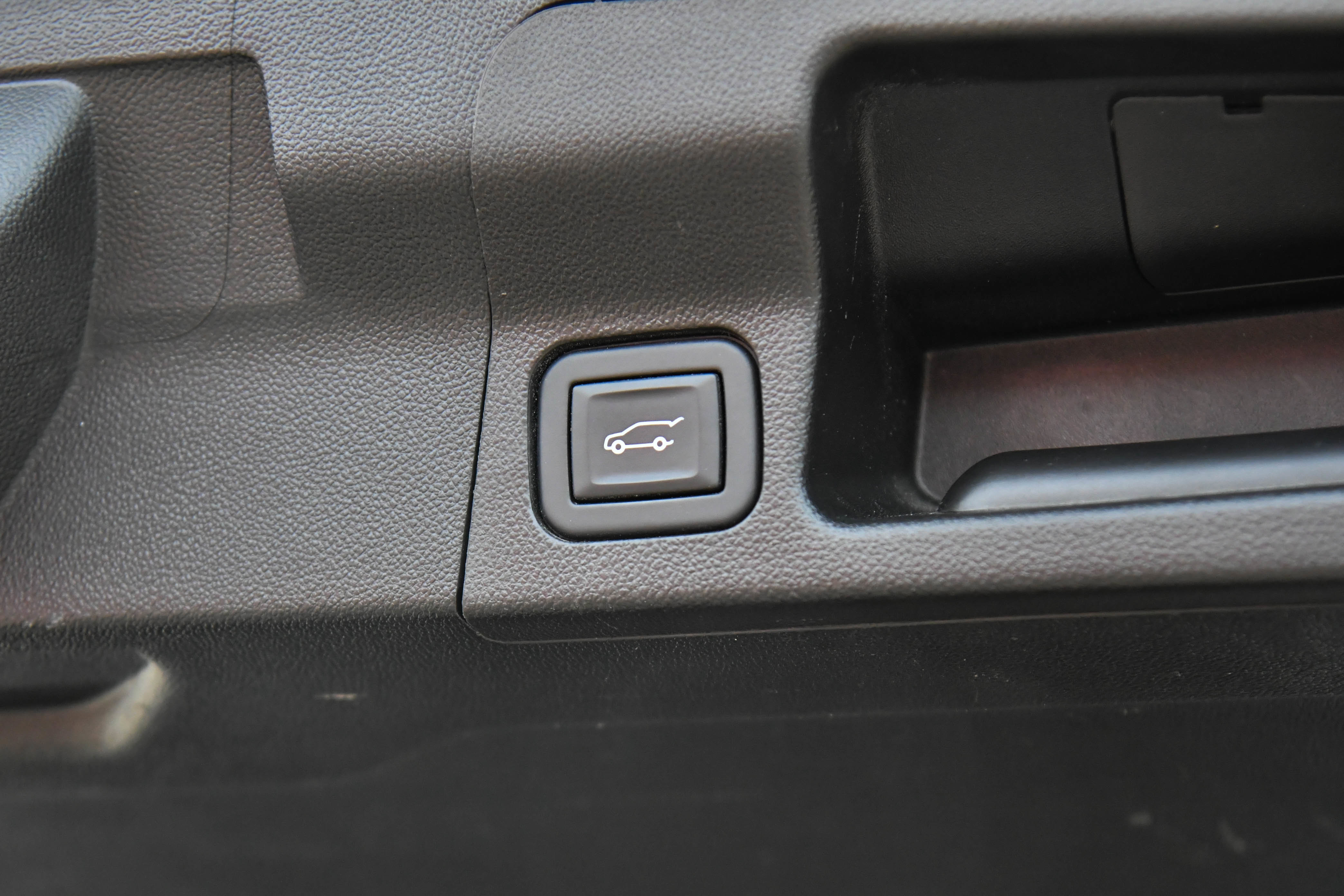 Used 2023 GMC Acadia SLT image 43