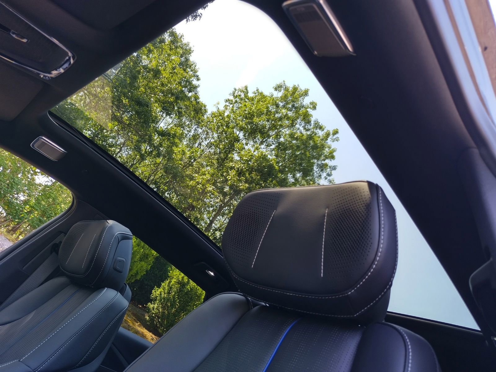 New 2026 Cadillac Lyriq V w/ LPO, Bronce Accent Package image 12