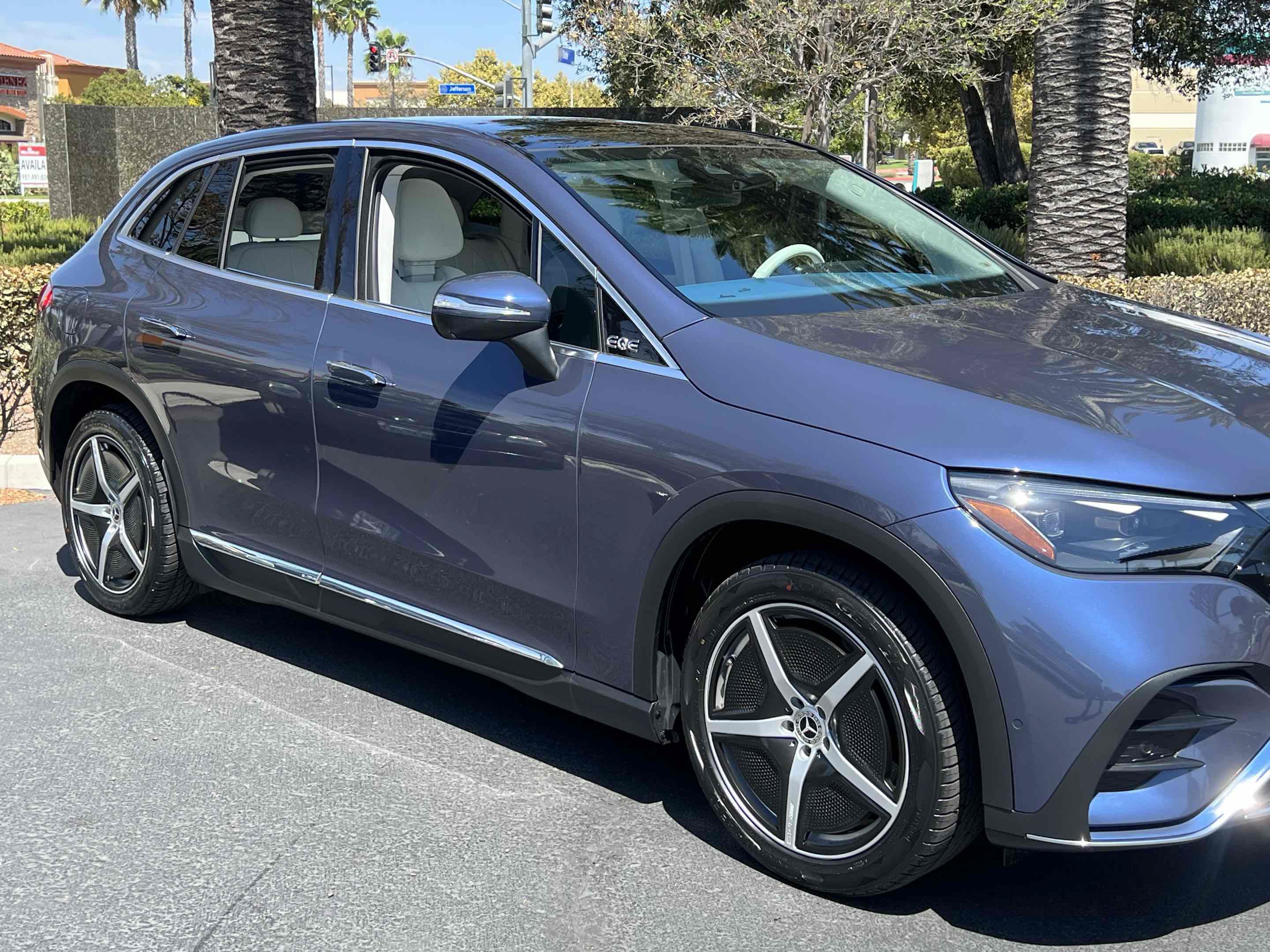 Used 2023 Mercedes-Benz EQE 350+ SUV w/ AMG Line Exterior Package image 40