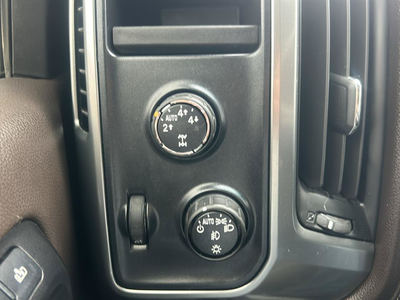 Used 2014 Chevrolet Silverado 1500 LTZ Z71 AWD/4WD image 21