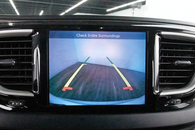 Used 2017 Chrysler Pacifica Touring-L FWD image 13