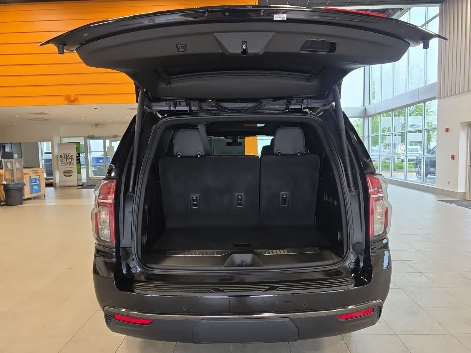 Used 2022 Chevrolet Tahoe RST w/ Luxury Package AWD/4WD image 37