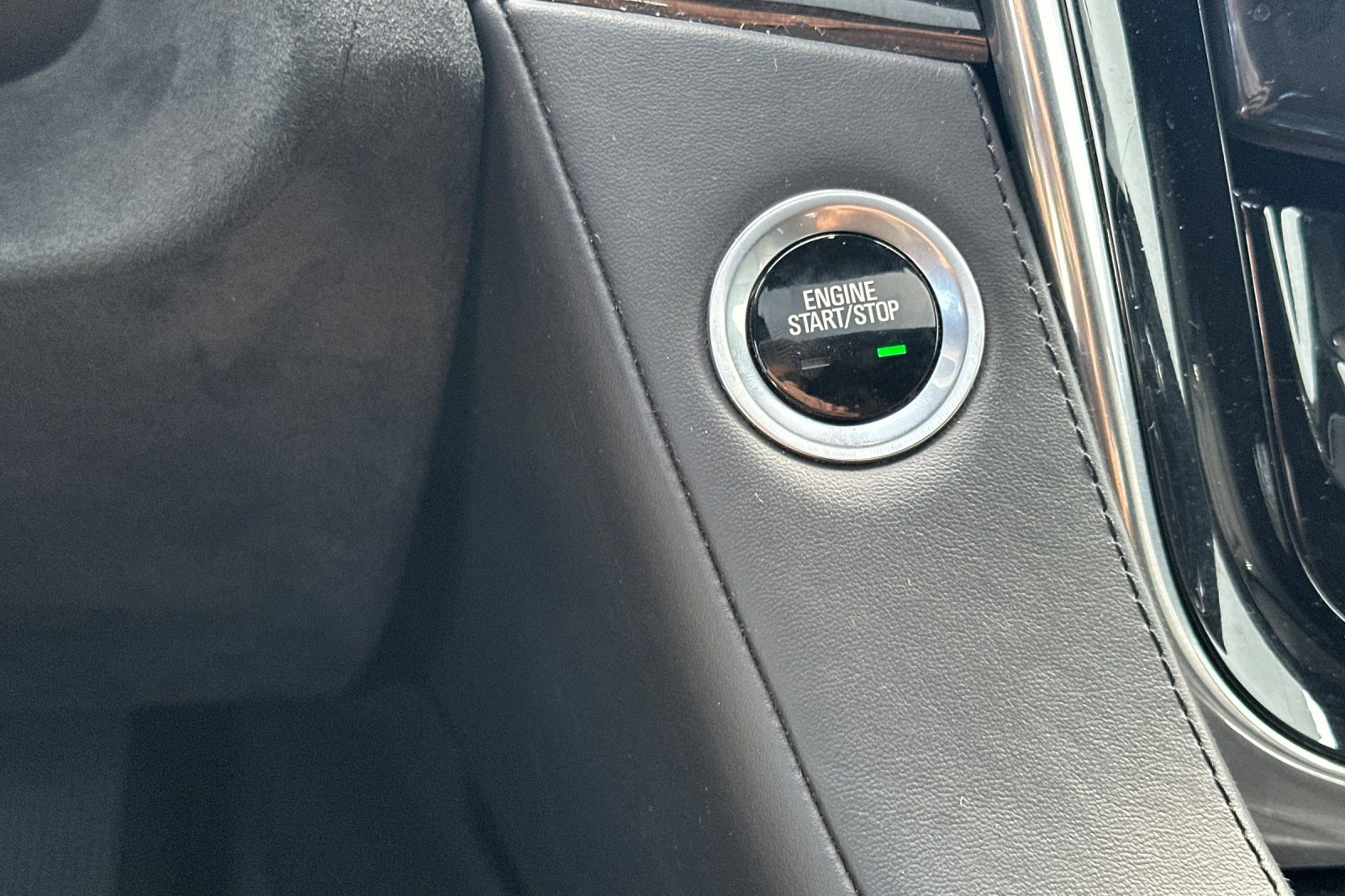 Used 2017 Cadillac Escalade Platinum image 24