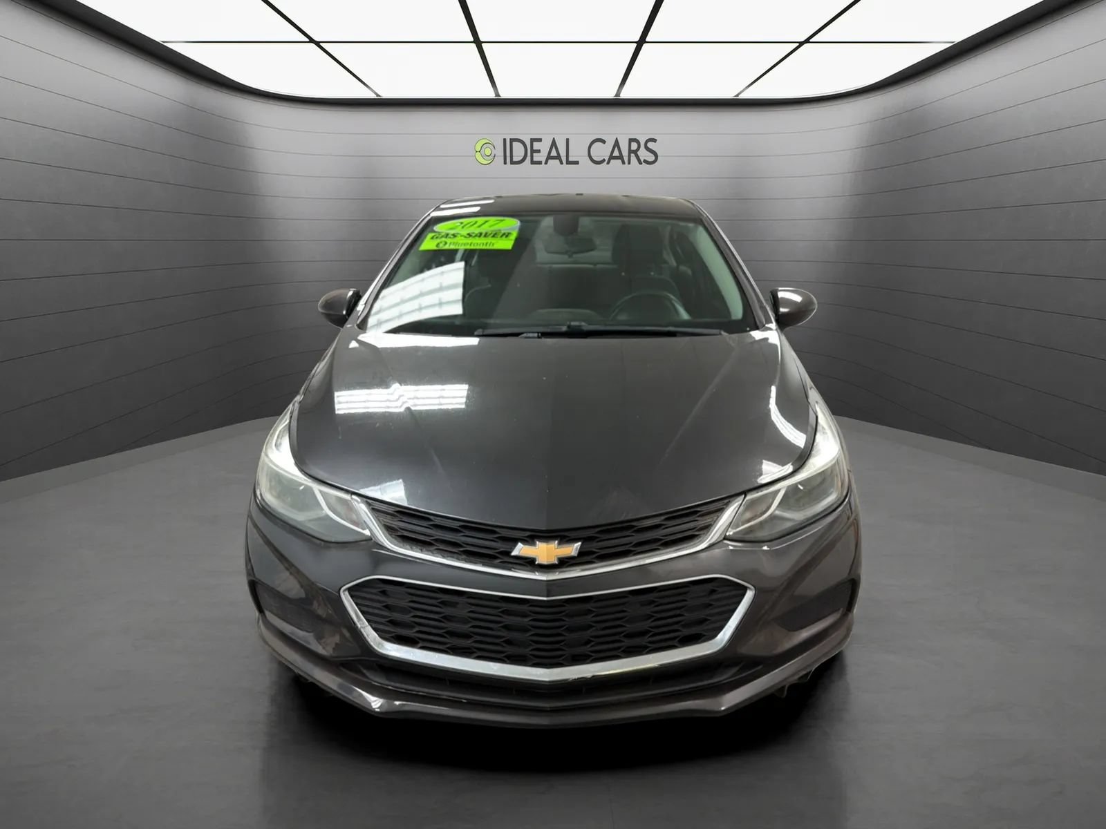 Used 2017 Chevrolet Cruze LT w/ Convenience Package FWD image 2