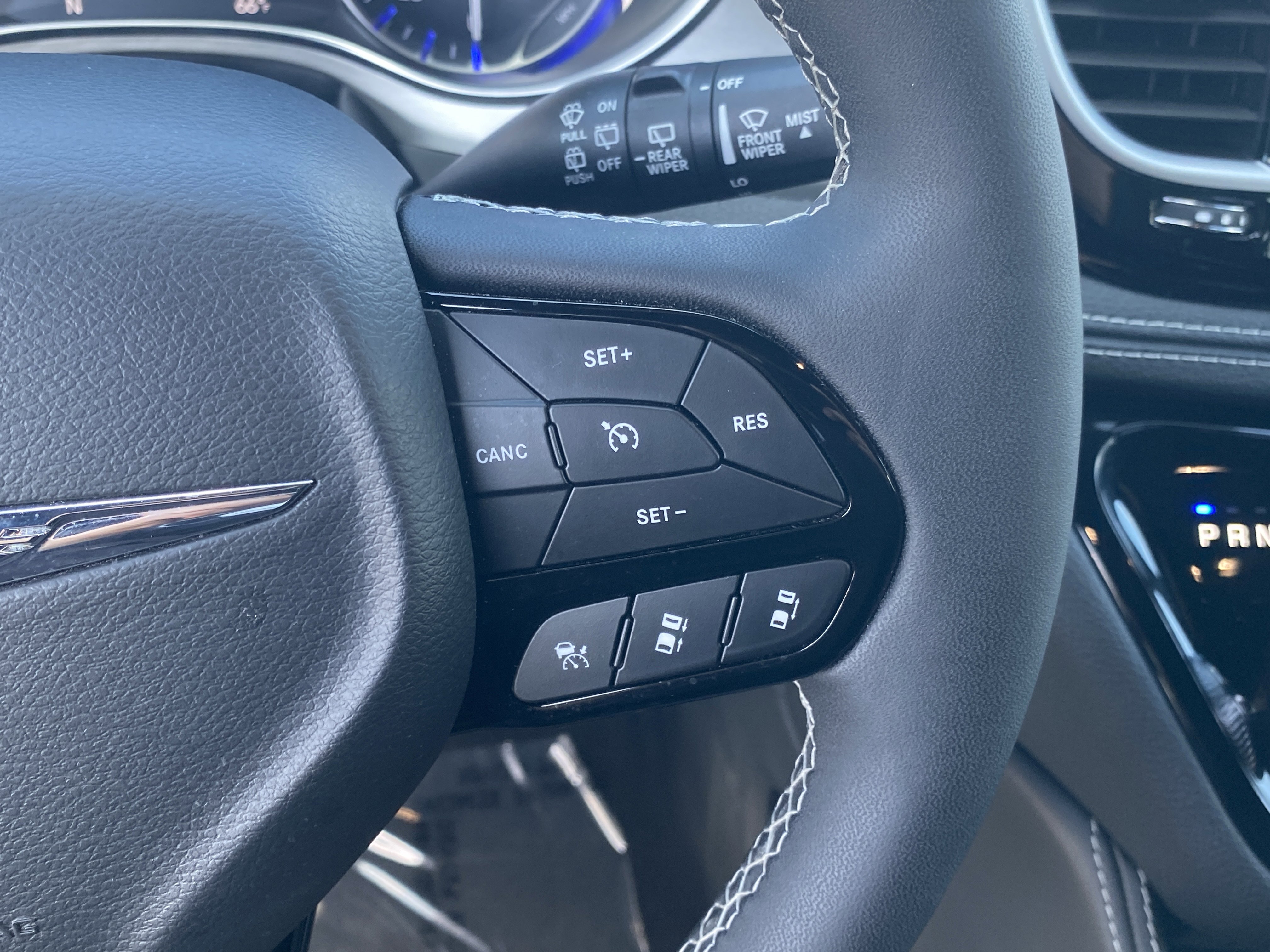 Used 2024 Chrysler Pacifica Limited w/ Uconnect Theater Family Group image 29