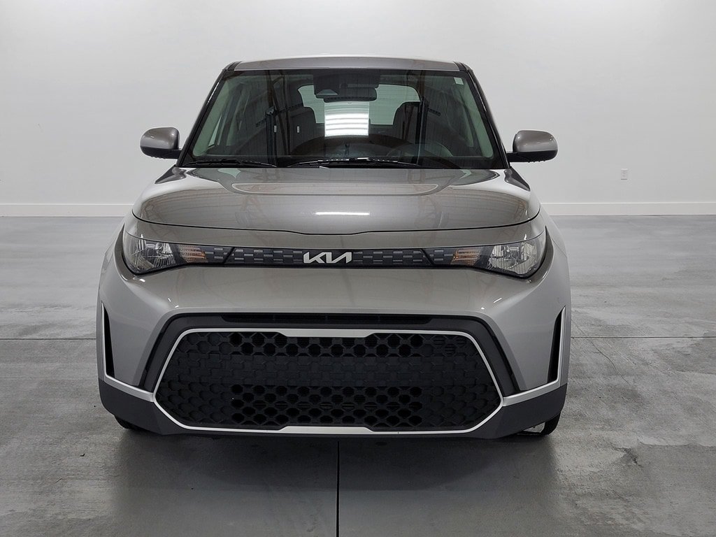 Used 2023 Kia Soul LX FWD image 3