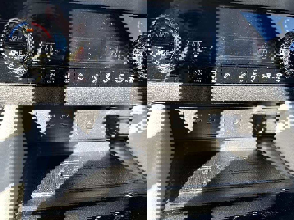 New 2025 Mitsubishi Outlander SE image 37