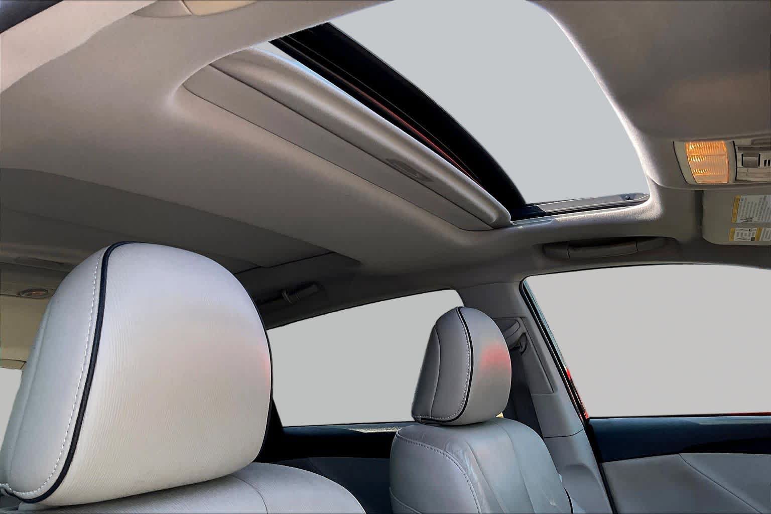 Used 2013 Toyota Venza Limited w/ Tow Prep Pkg FWD image 13