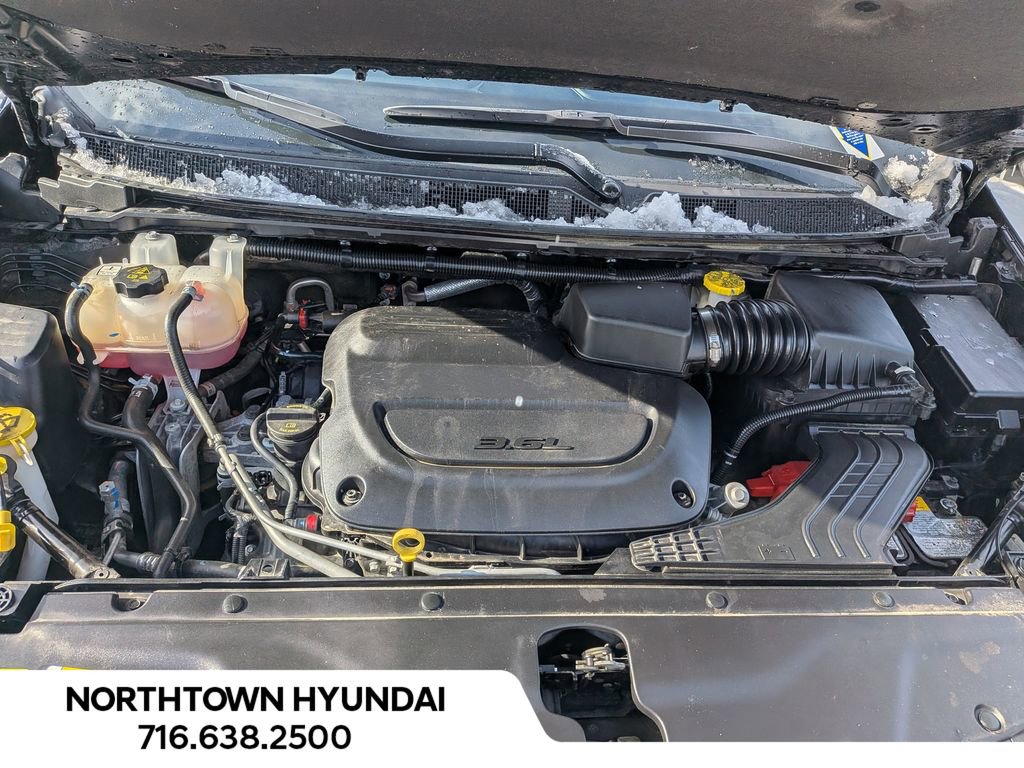 Used 2024 Chrysler Pacifica Touring-L image 38