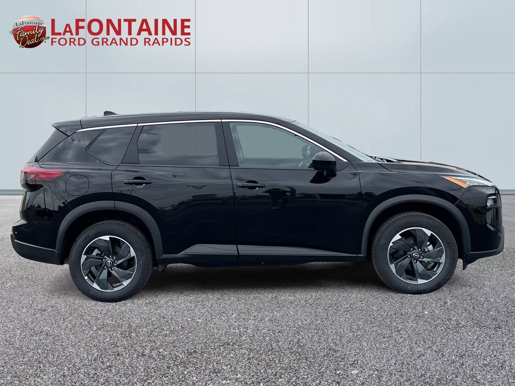 Used 2025 Nissan Rogue SV AWD/4WD image 8