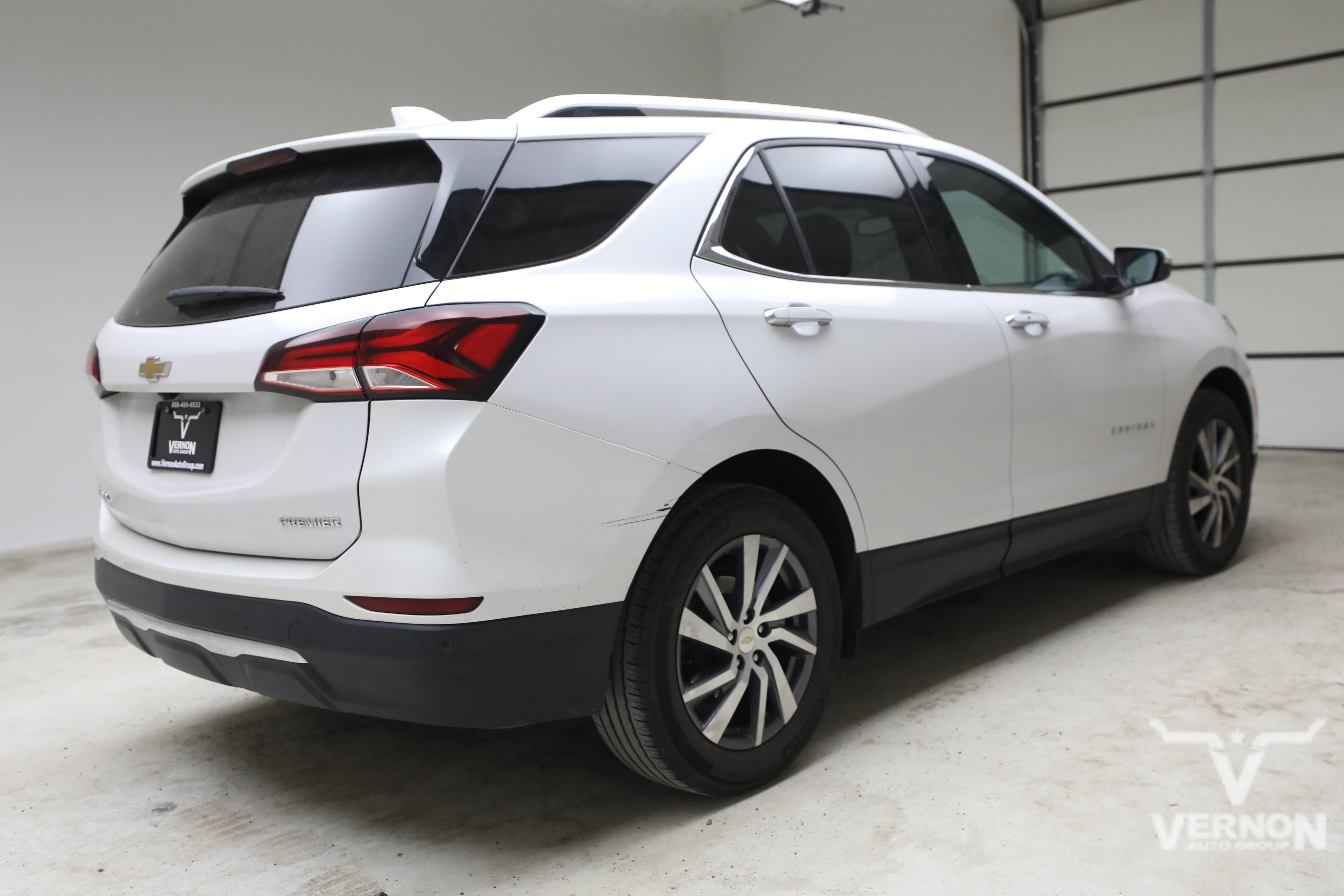Used 2023 Chevrolet Equinox Premier FWD image 4