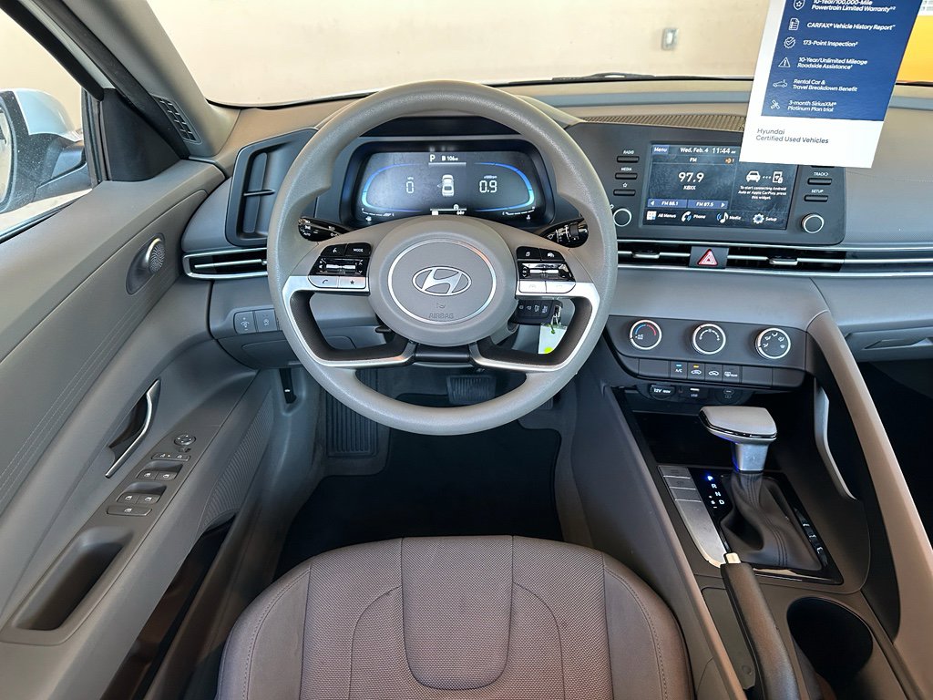 Used 2025 Hyundai Elantra SE image 16