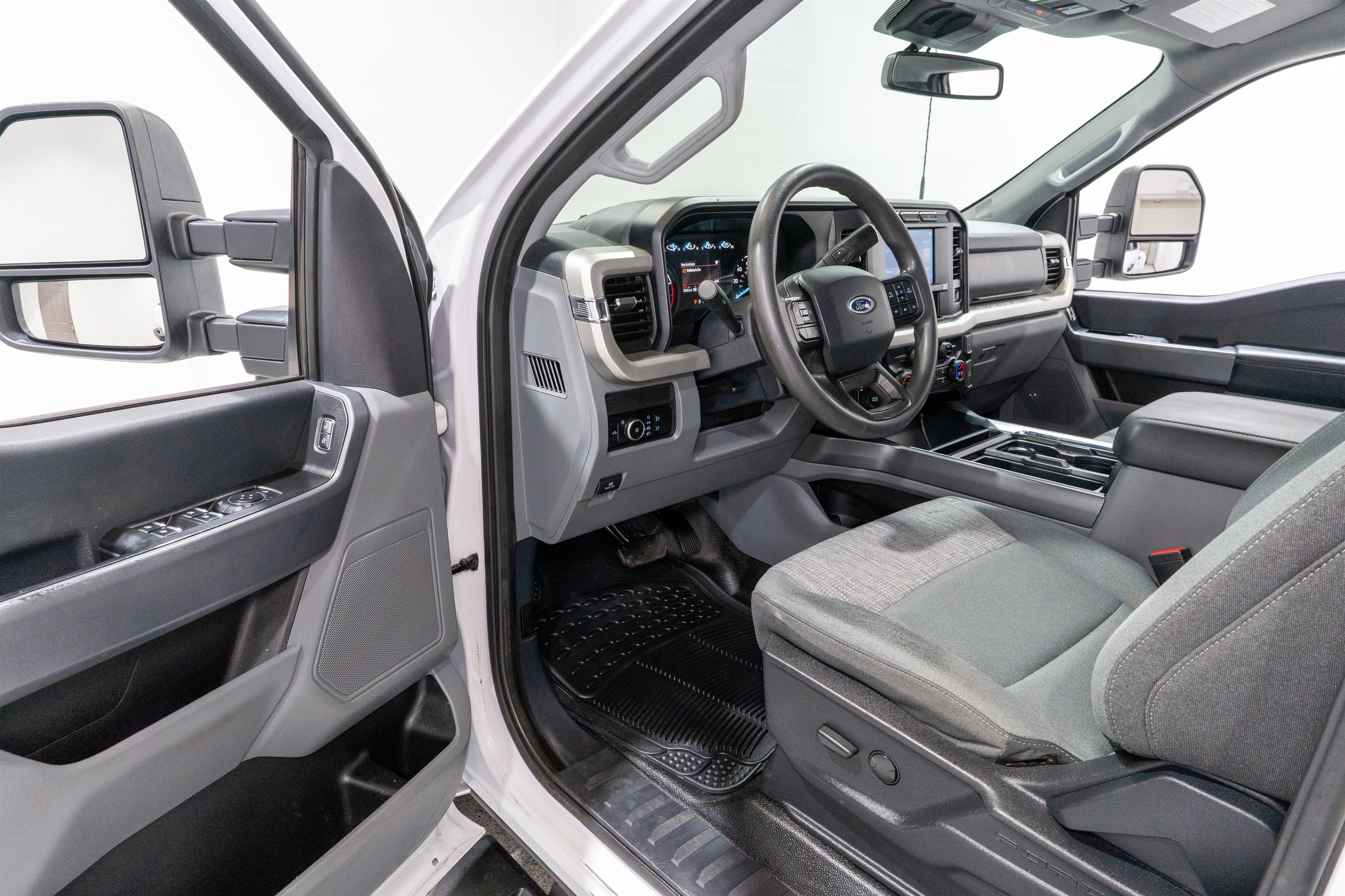 Used 2023 Ford F350 XLT w/ 360-Degree Camera Package AWD/4WD image 15