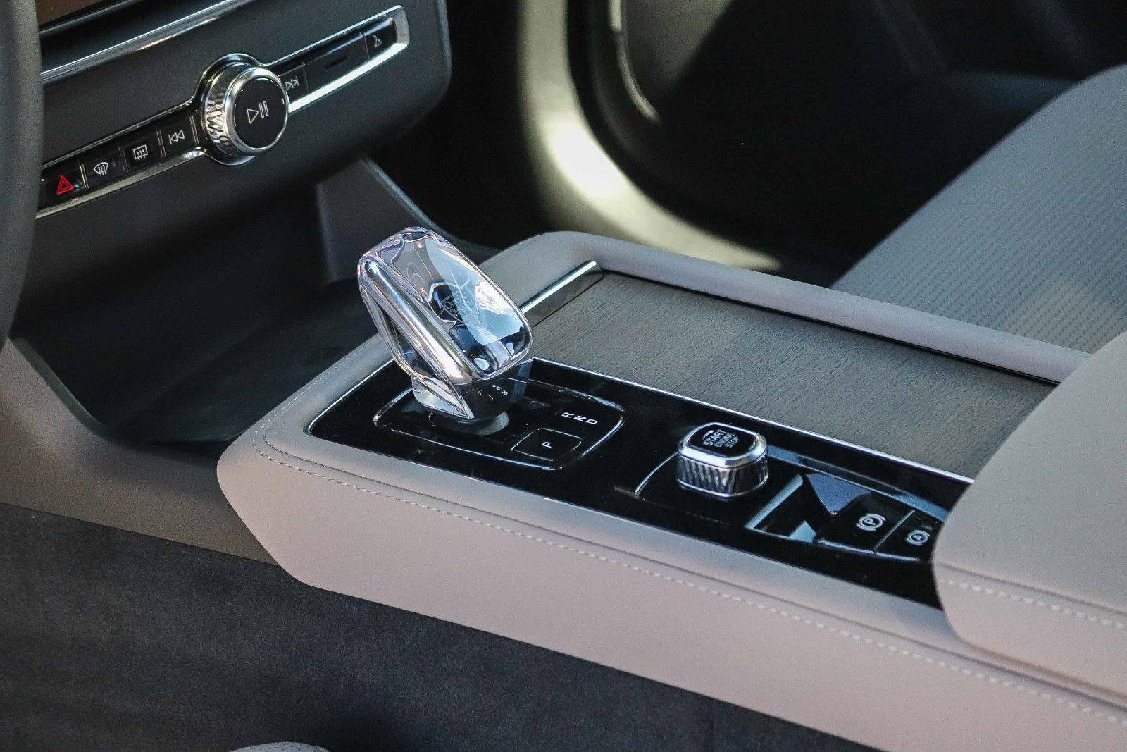 New 2027 Volvo XC90 B6 Ultra AWD/4WD image 19