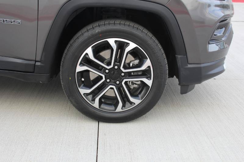 Used 2024 Jeep Compass Limited AWD/4WD image 41