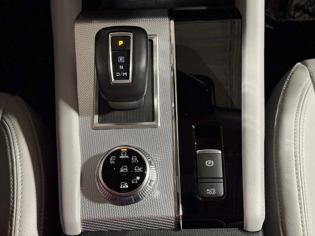 Used 2024 Mitsubishi Outlander SEL AWD/4WD image 17