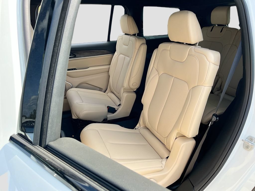 New 2026 Jeep Grand Cherokee L Limited w/ Luxury Tech Group II AWD/4WD image 25