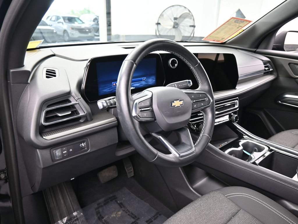Used 2025 Chevrolet Traverse LT image 10