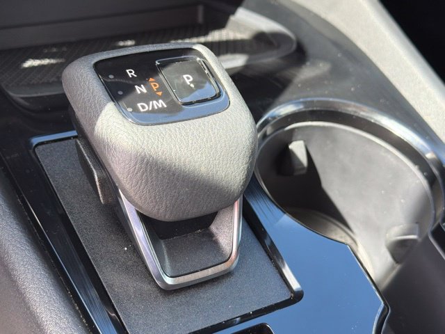 Used 2024 Nissan Rogue S AWD/4WD image 27