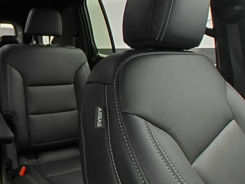 Used 2026 Chevrolet Traverse LT FWD image 14