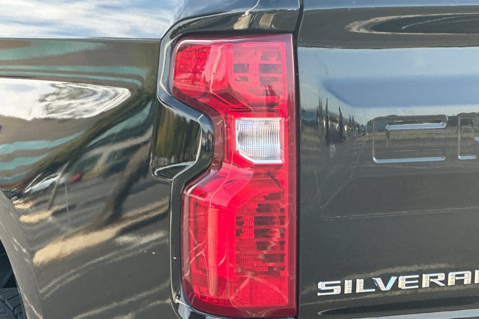 Used 2025 Chevrolet Silverado 1500 LT RWD image 46