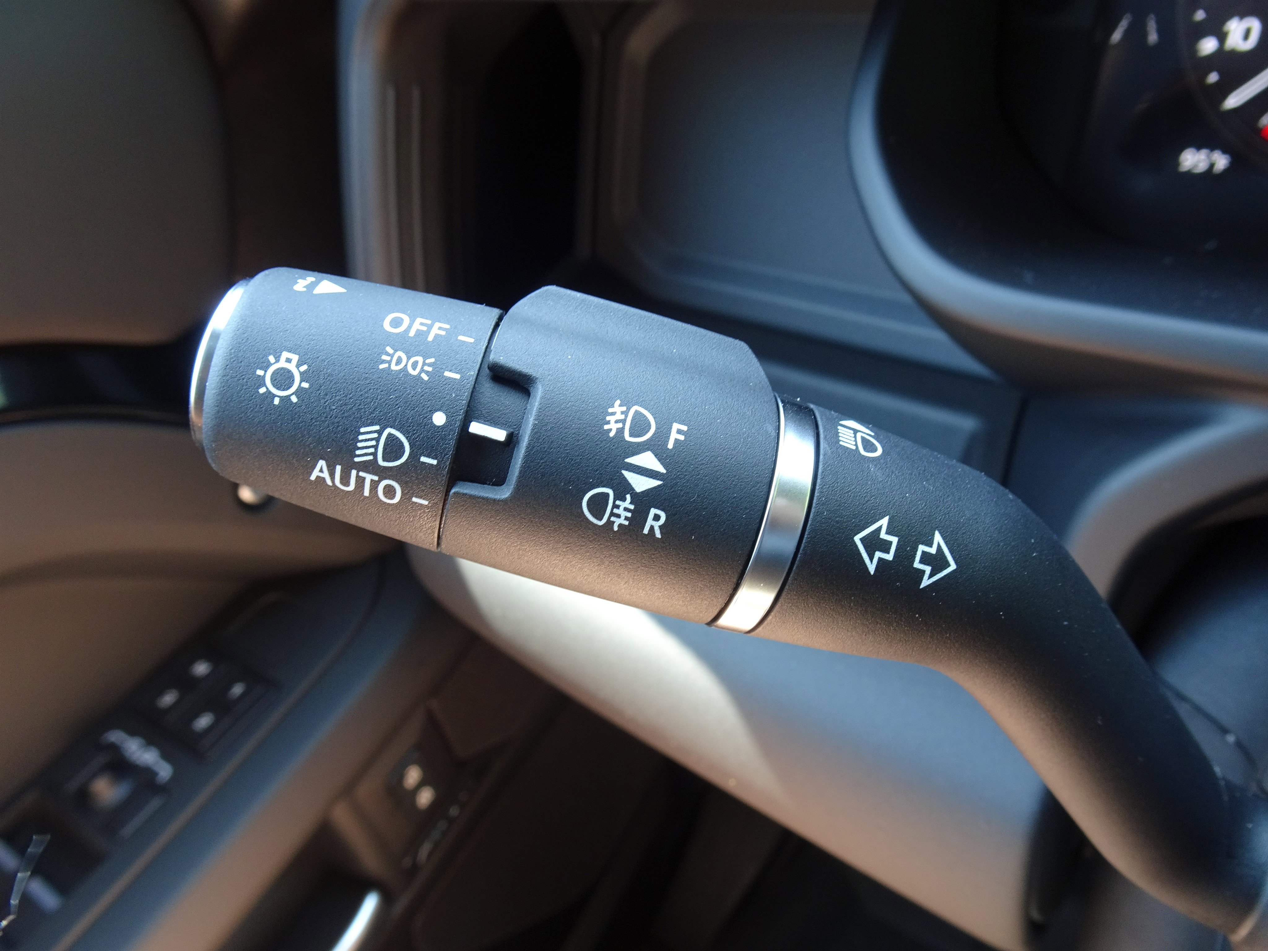 New 2025 Land Rover Defender 110 S image 32