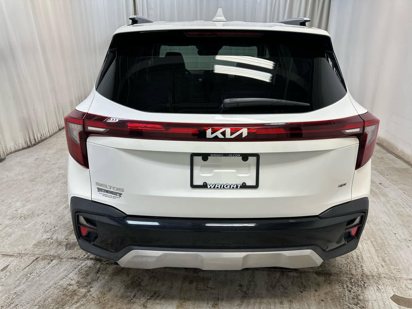 Used 2024 Kia Seltos SX w/ SX Sunroof Package AWD/4WD image 8