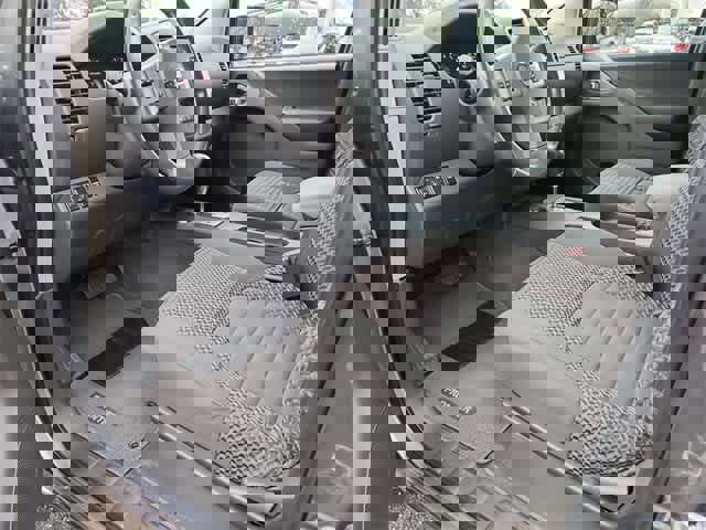 Used 2021 Nissan Frontier SV image 2