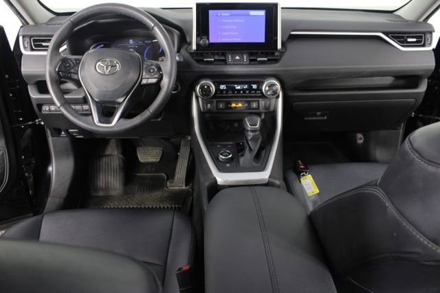 Used 2023 Toyota RAV4 XLE Premium image 11