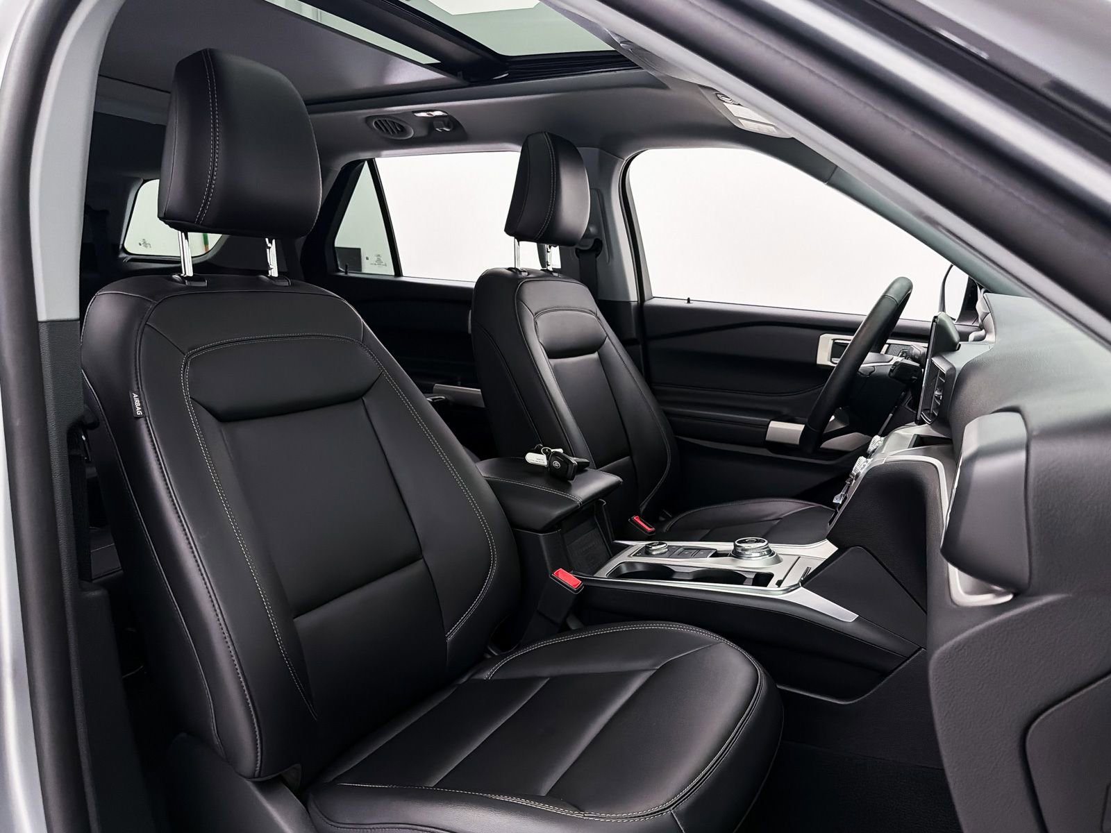 Used 2024 Ford Explorer XLT w/ Equipment Group 202A image 33