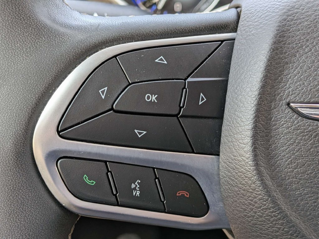 Used 2024 Chrysler Pacifica Touring-L FWD image 27