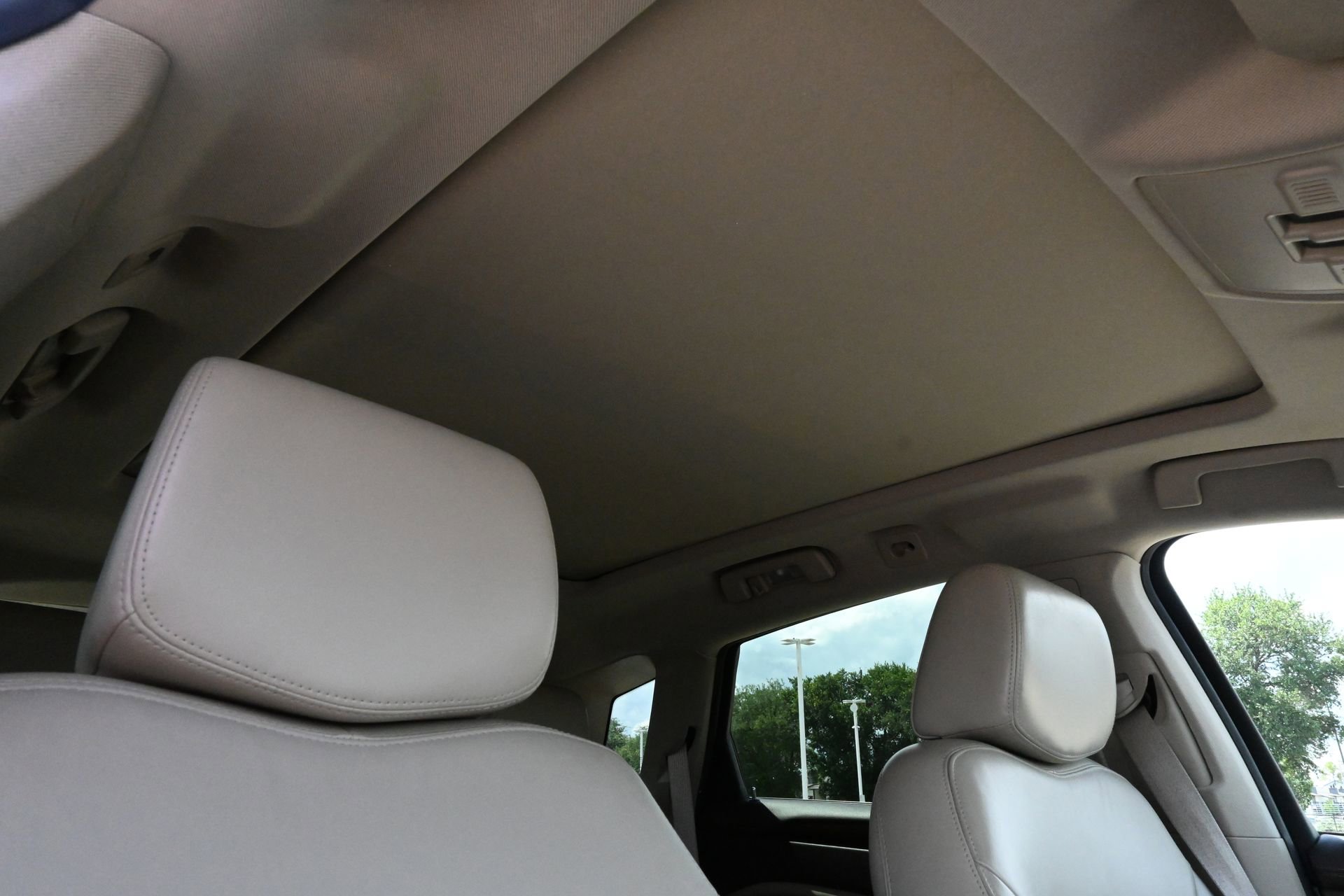 Used 2011 Cadillac SRX Luxury FWD image 25