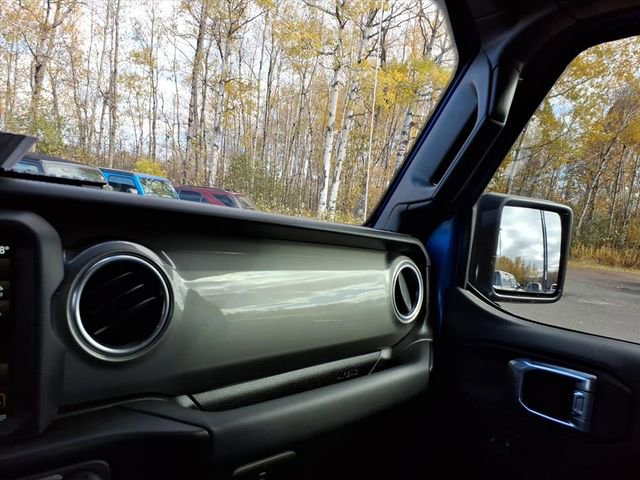 Certified 2022 Jeep Gladiator Overland w/ Cold Weather Group image 14