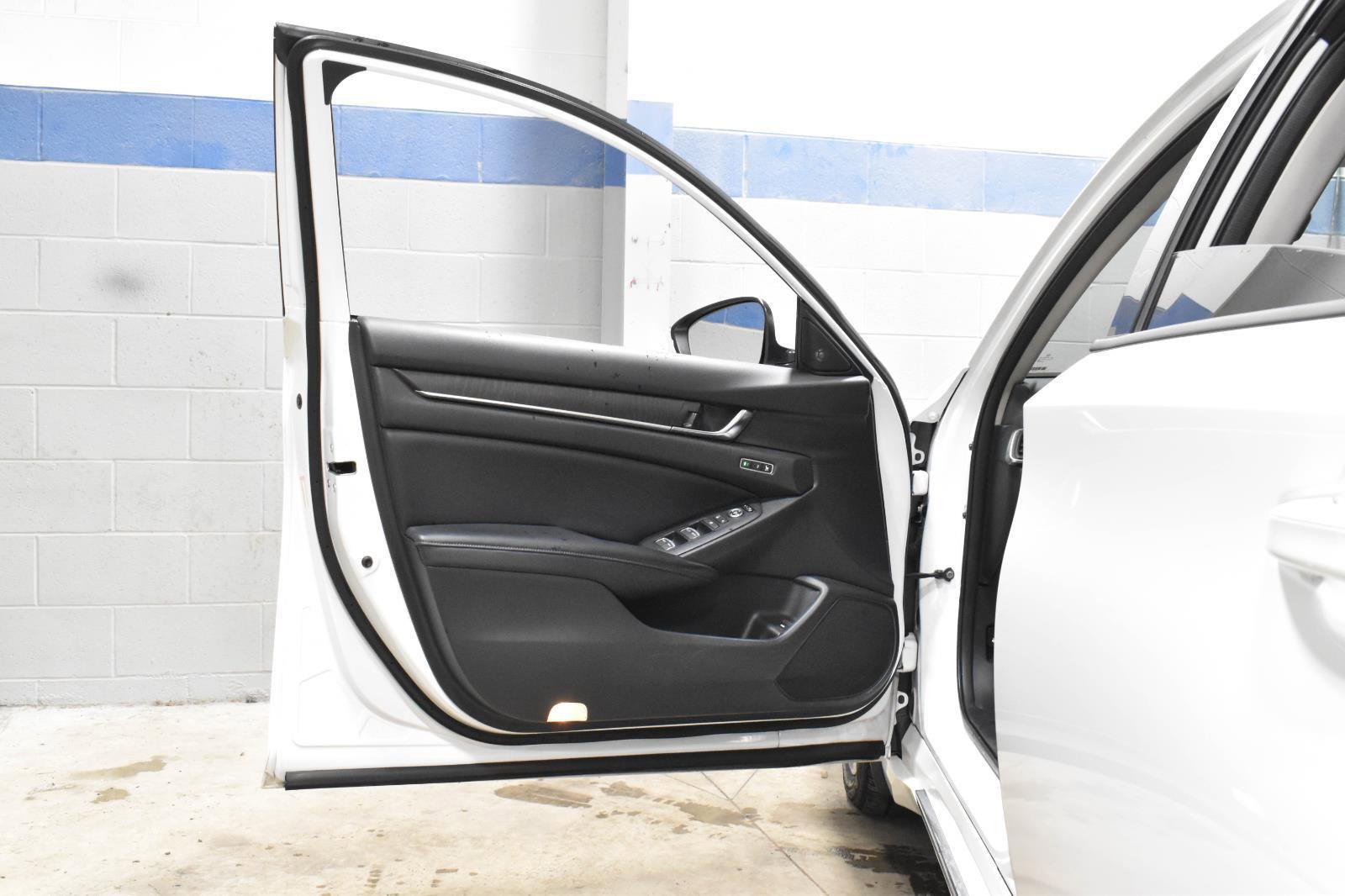 Used 2018 Honda Accord EX-L image 10