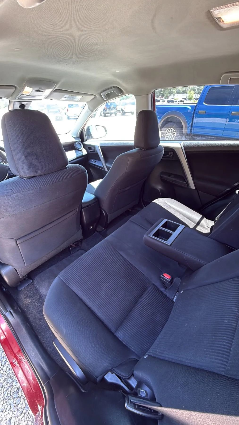 Used 2018 Toyota RAV4 LE FWD image 26