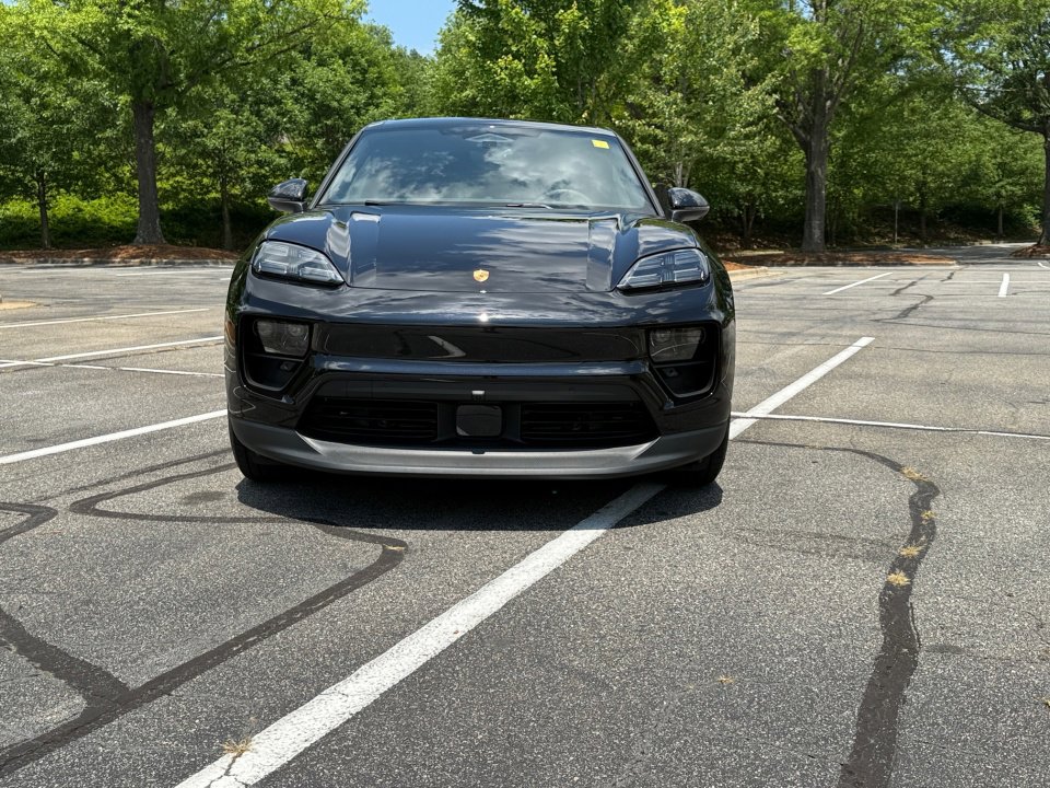 New 2025 Porsche Macan 4S Electric image 8