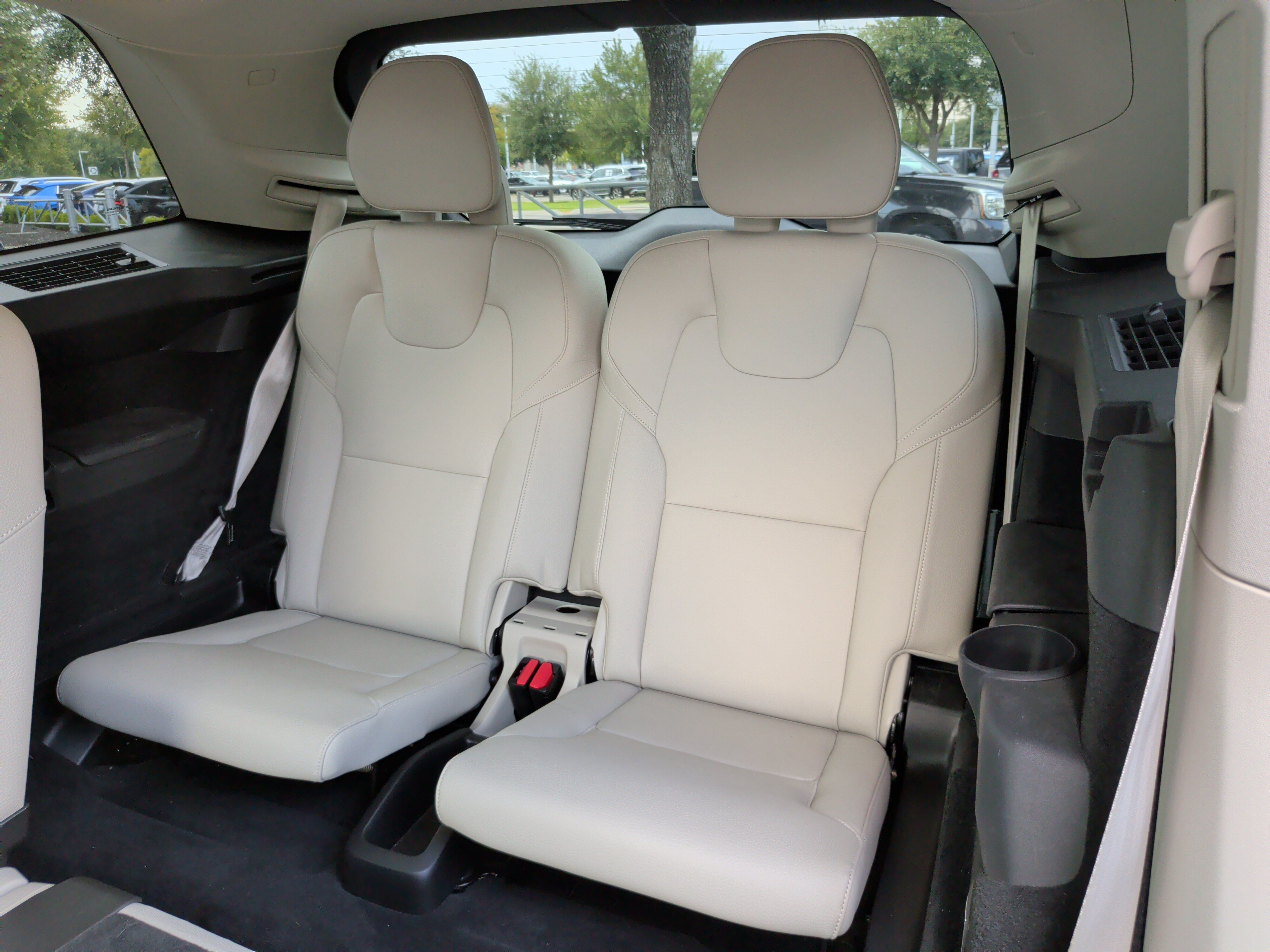 Used 2017 Volvo XC90 T6 Momentum w/ Vision Package AWD/4WD image 39