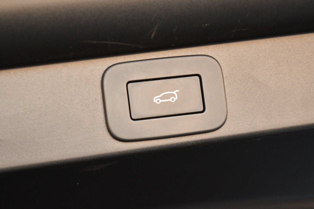 Used 2023 Land Rover Range Rover SE AWD/4WD image 18