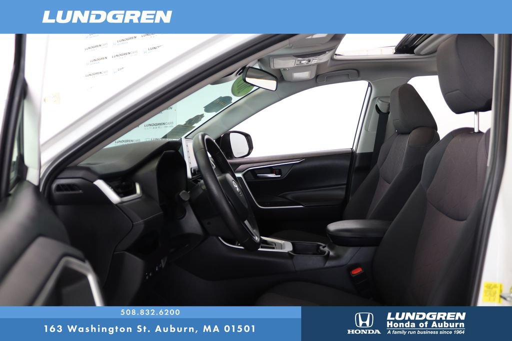 Used 2019 Toyota RAV4 XLE w/ Convenience Package AWD/4WD image 10