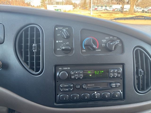 Used 1999 Ford E-150 and Econoline 150 image 34