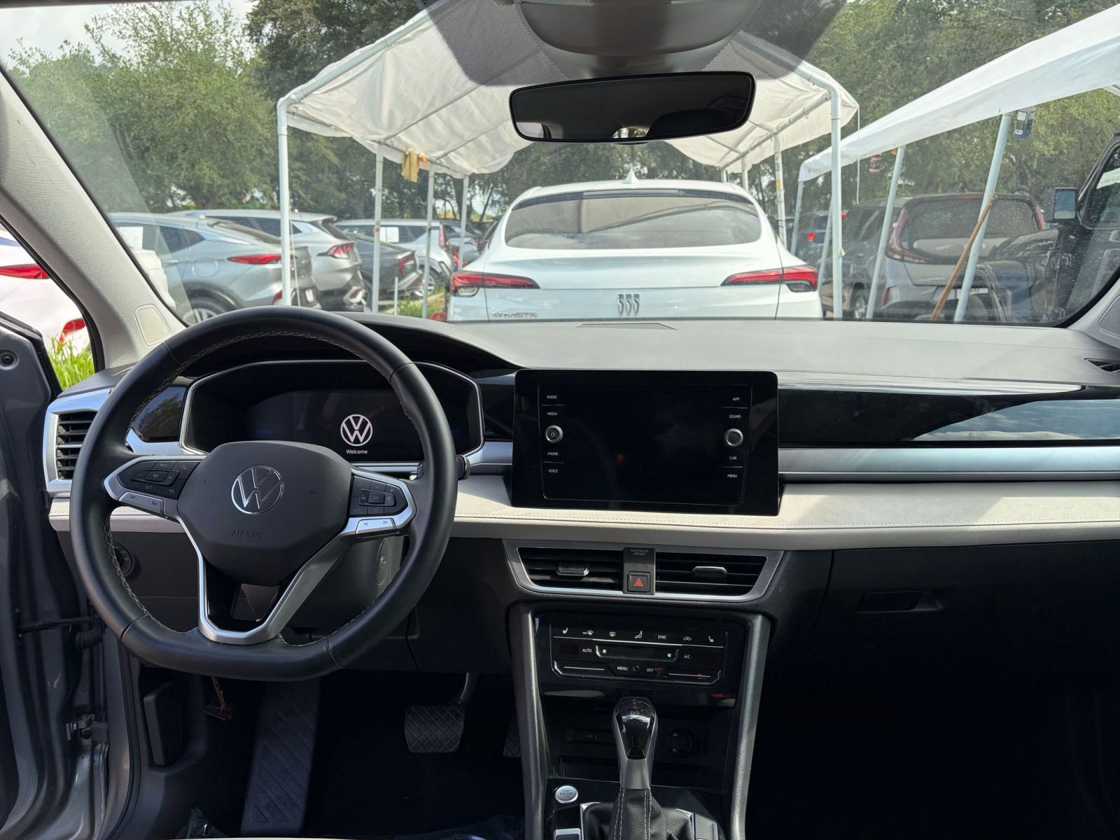 Used 2025 Volkswagen Taos SE FWD image 33