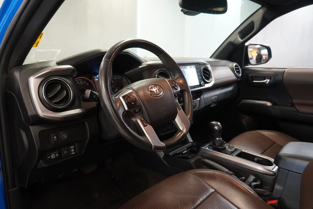 Used 2021 Toyota Tacoma Limited AWD/4WD image 7