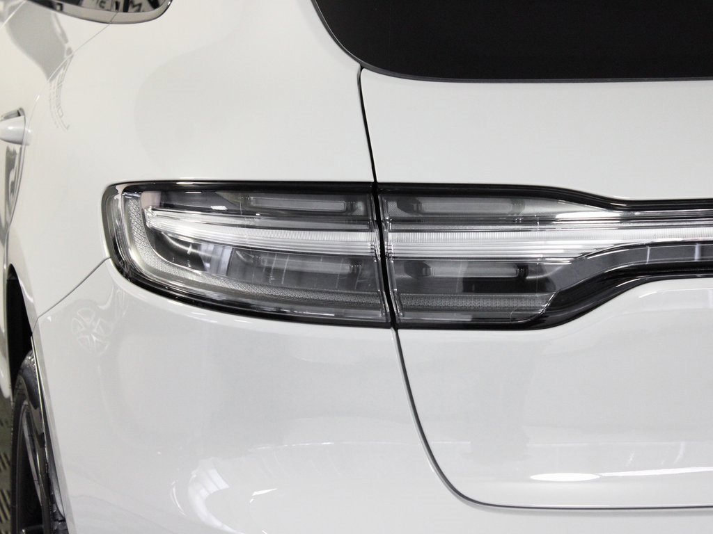 Used 2026 Porsche Macan image 12