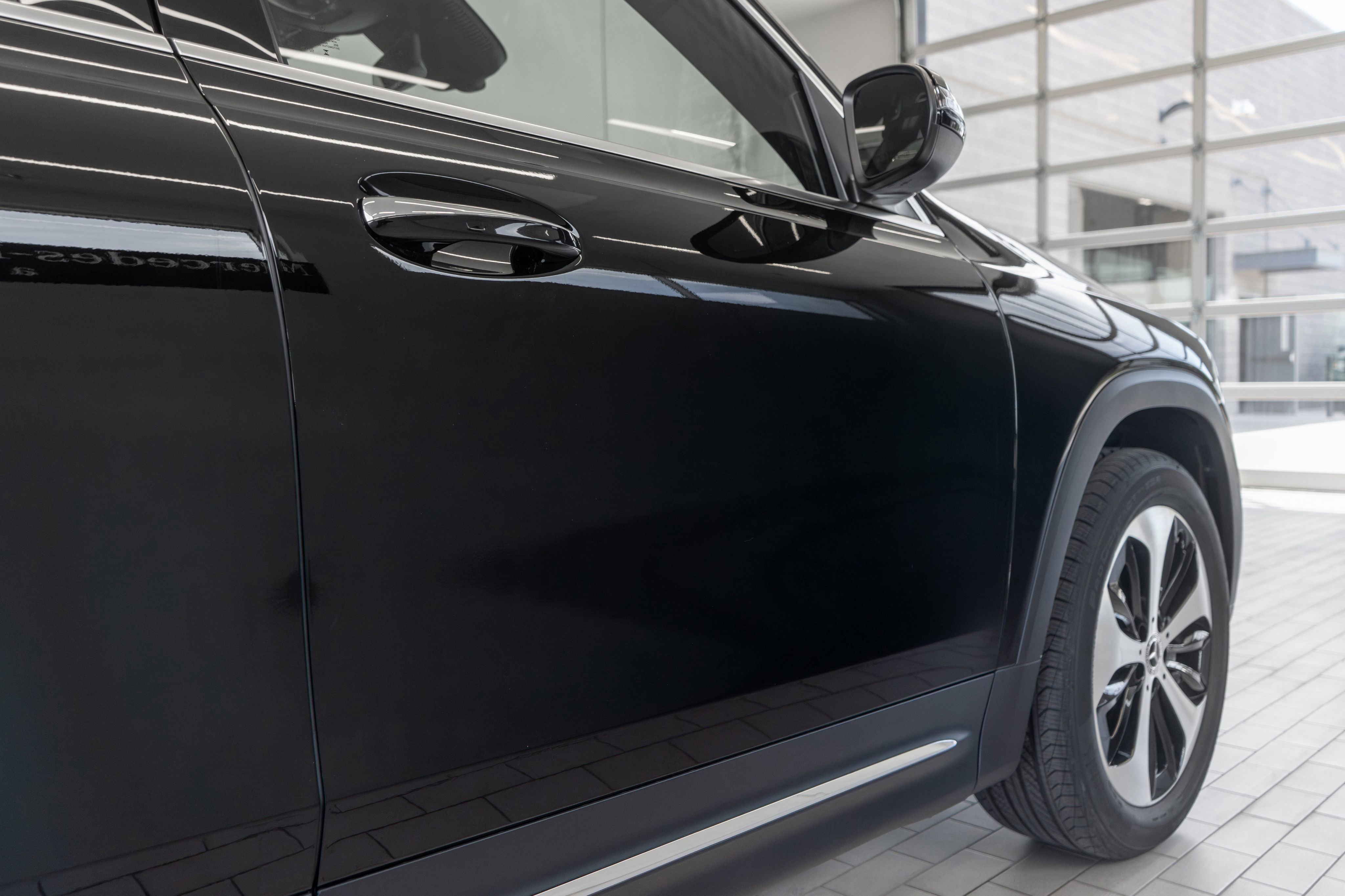 Used 2024 Mercedes-Benz GLB 250 w/ Exclusive Package image 30