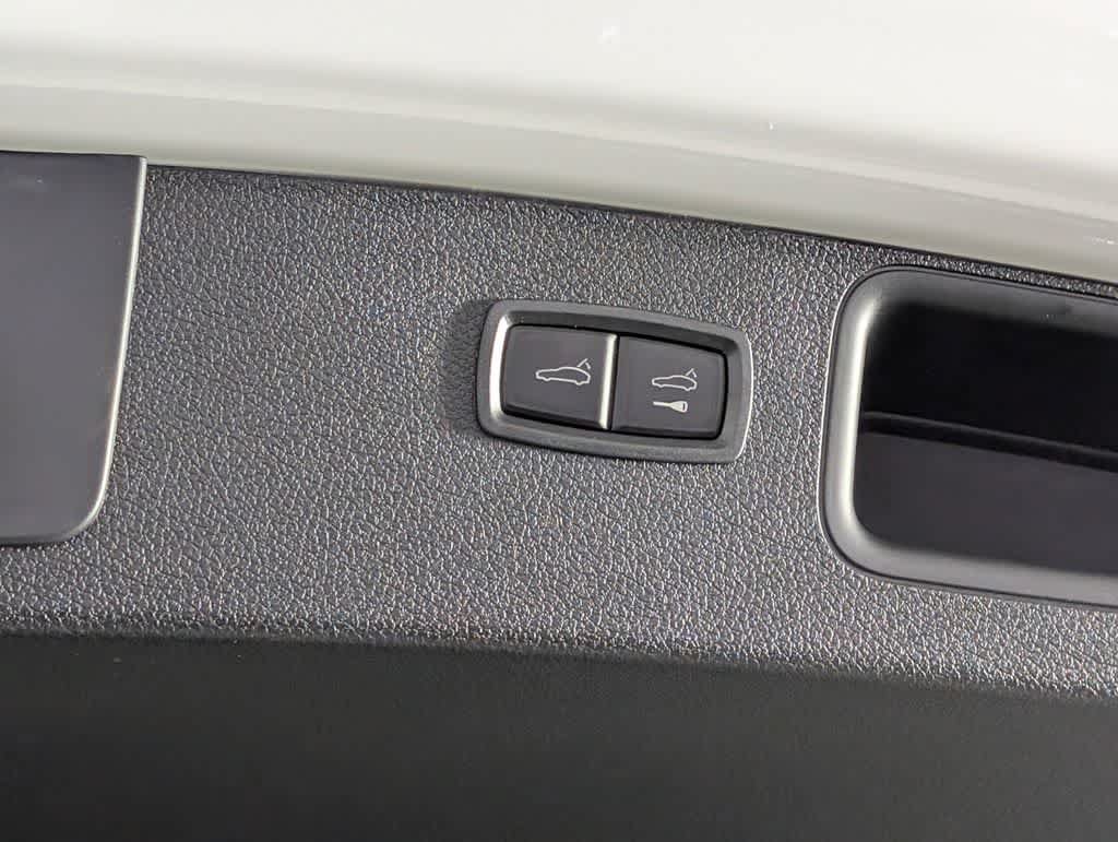Used 2026 Porsche Macan Turbo AWD/4WD image 18