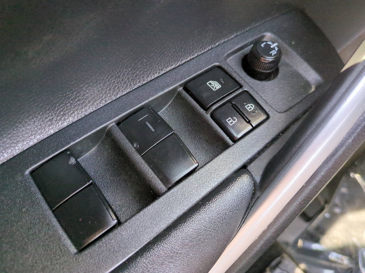 Used 2023 Toyota Corolla Cross LE w/ Moonroof Package FWD image 23