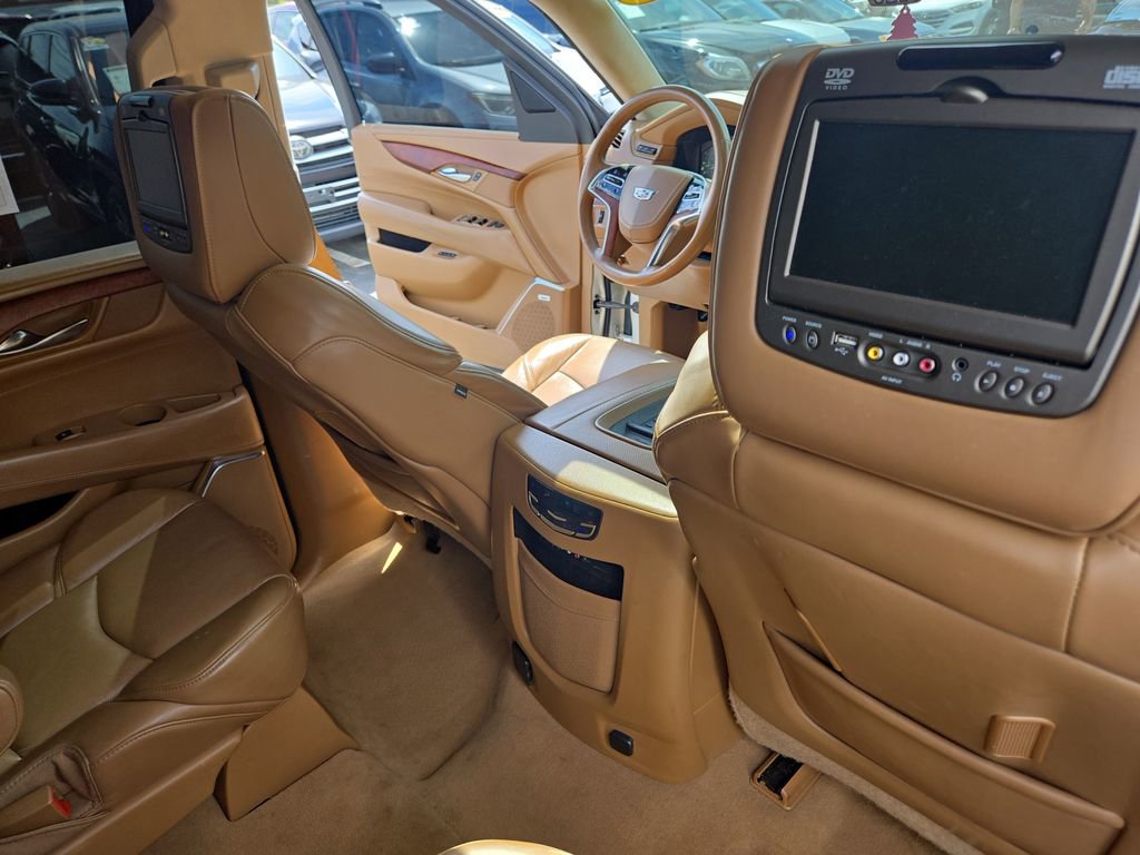 Used 2015 Cadillac Escalade Platinum AWD/4WD image 31
