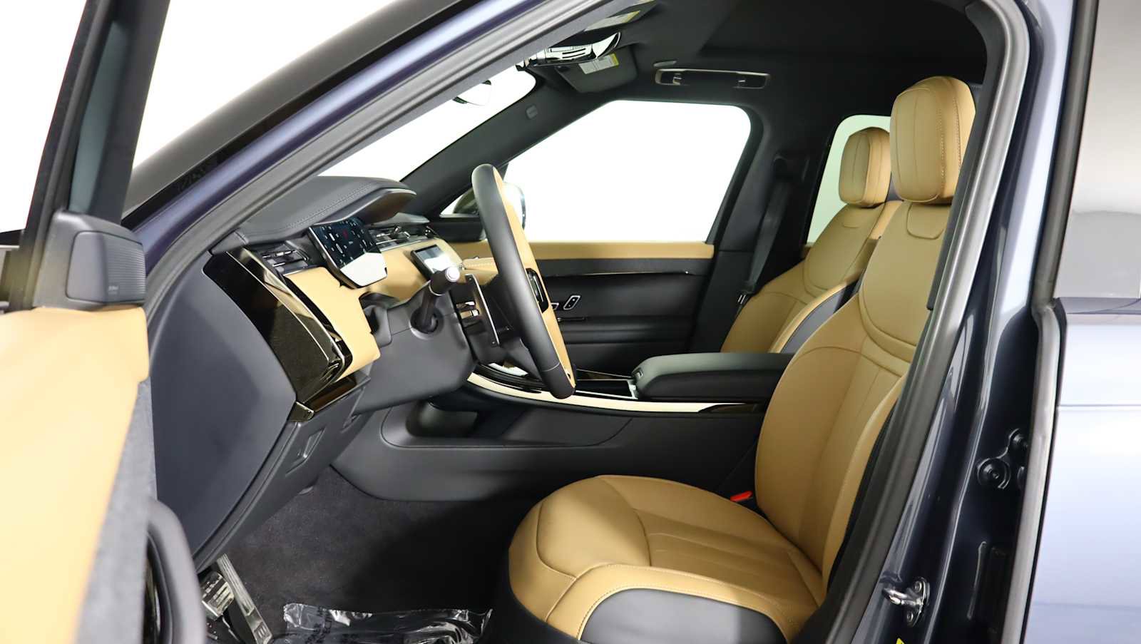 Used 2025 Land Rover Range Rover Sport Dynamic SE image 13