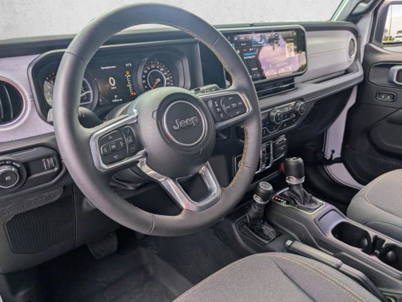 Used 2024 Jeep Wrangler Unlimited Sahara AWD/4WD image 10
