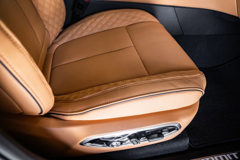 New 2025 Jeep Grand Cherokee Summit image 36